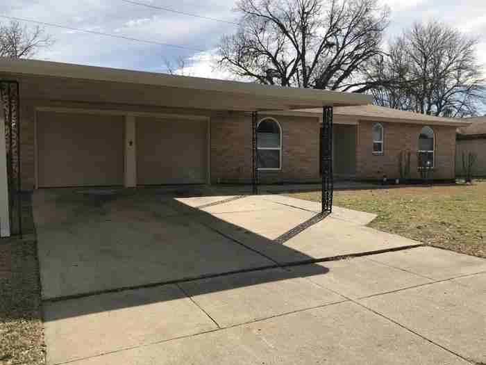 409 Russell Rd - Photo 2 of 29