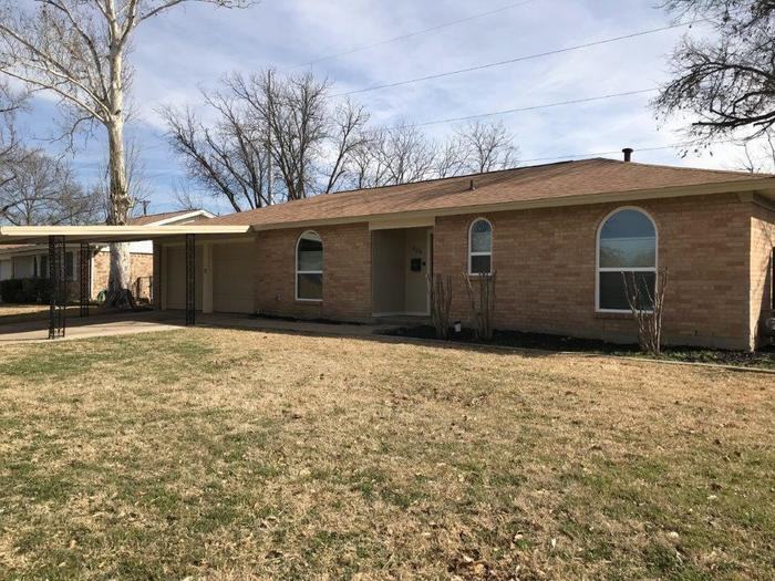 409 Russell Rd - Photo 3 of 29