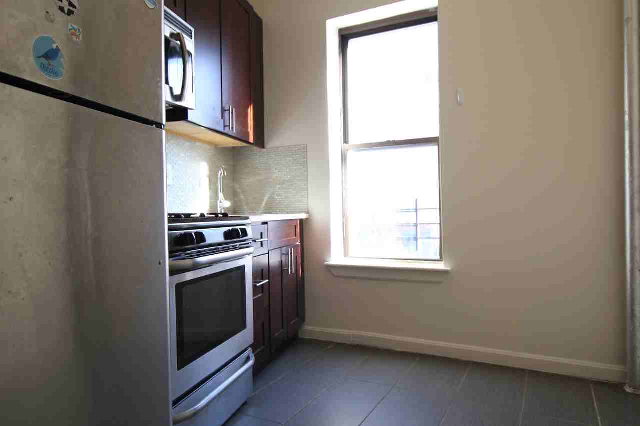 396 Montgomery Street #4E