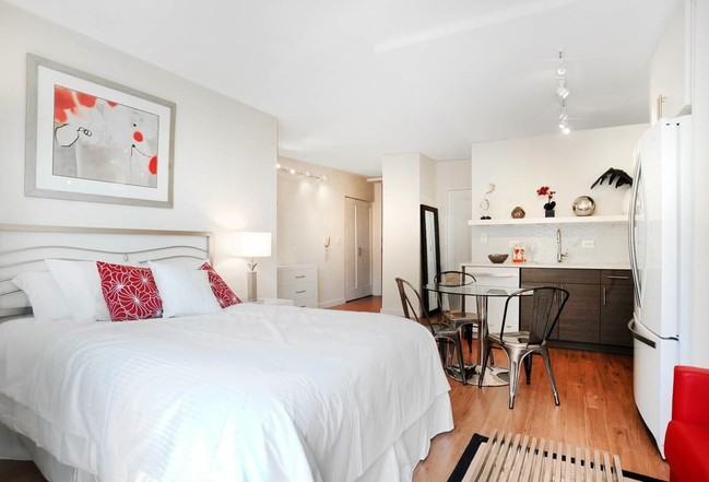 220 E 24th St #3D