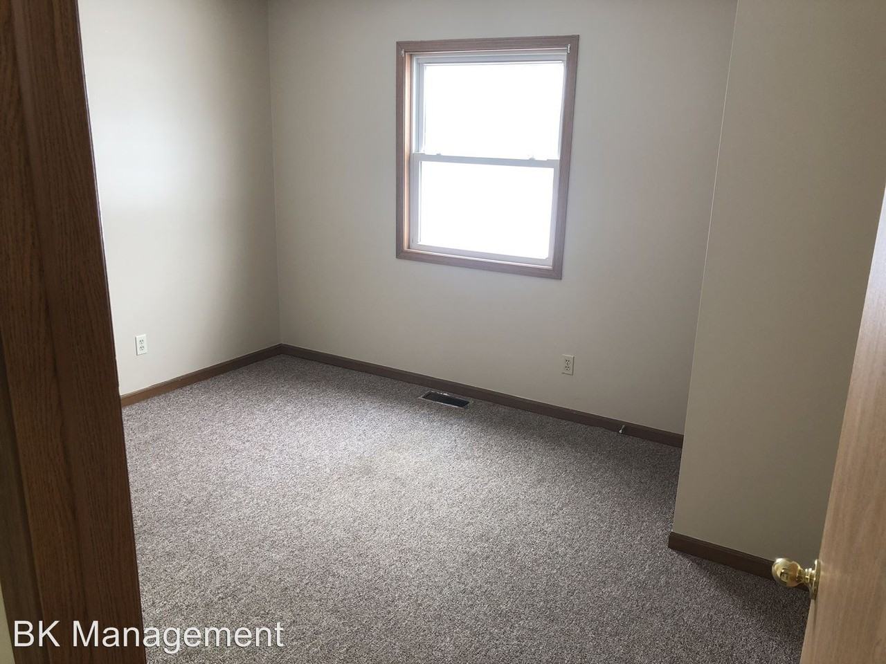 806 Virginia St - Photo 3 of 8