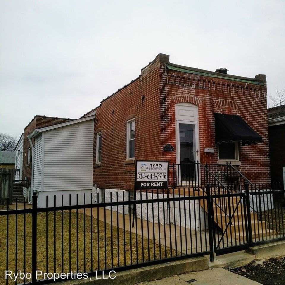 1915 Marconi Ave - Photo 2 of 16