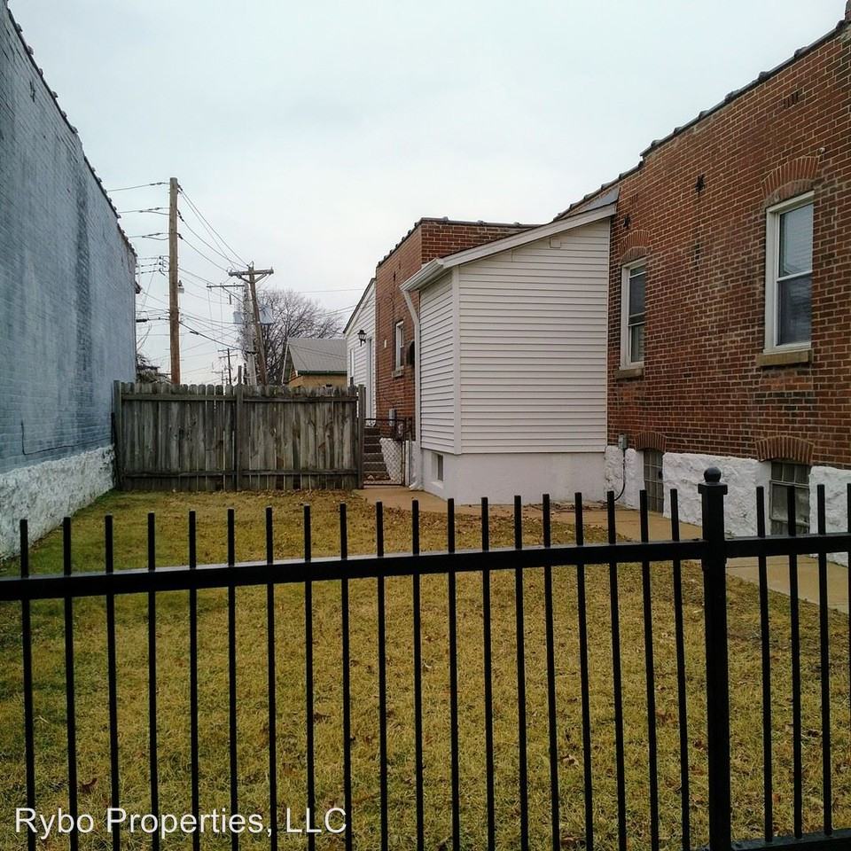 1915 Marconi Ave - Photo 3 of 16