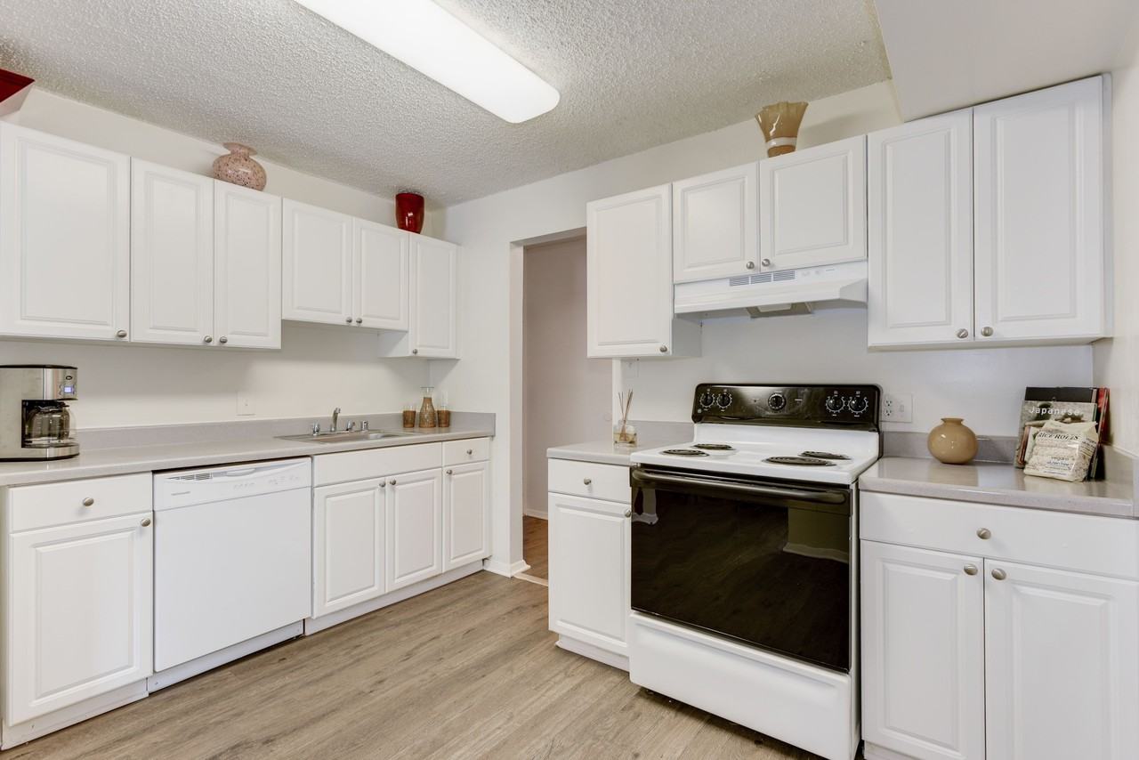 Avant - Photo 3 of 50