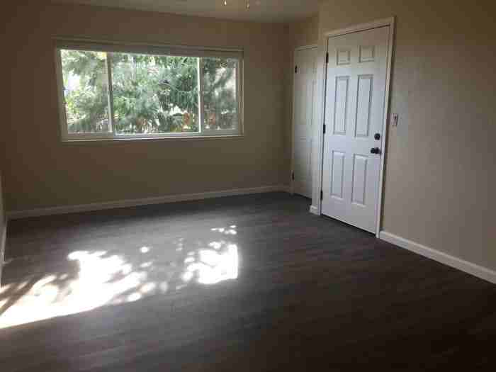 305 E St - Photo 3 of 15