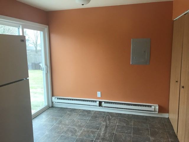 1143 Burgundy Ln - Photo 3 of 13