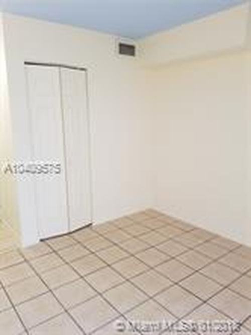 870 SW 129th Pl #203 - Photo 2 of 8