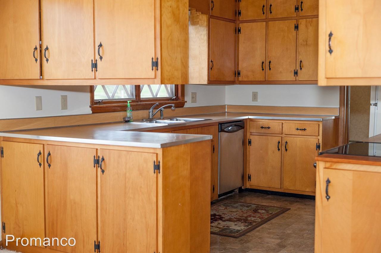 109 Alden Ave - Photo 2 of 9