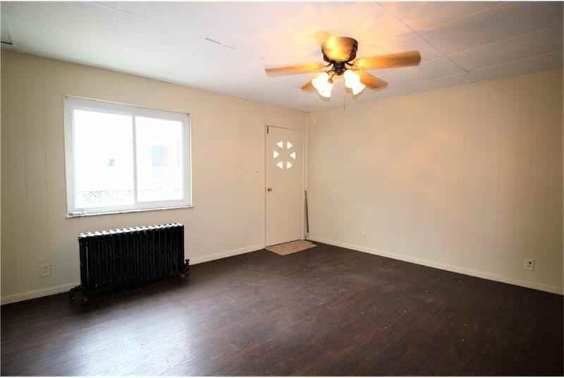 621 Penn St - Photo 3 of 17