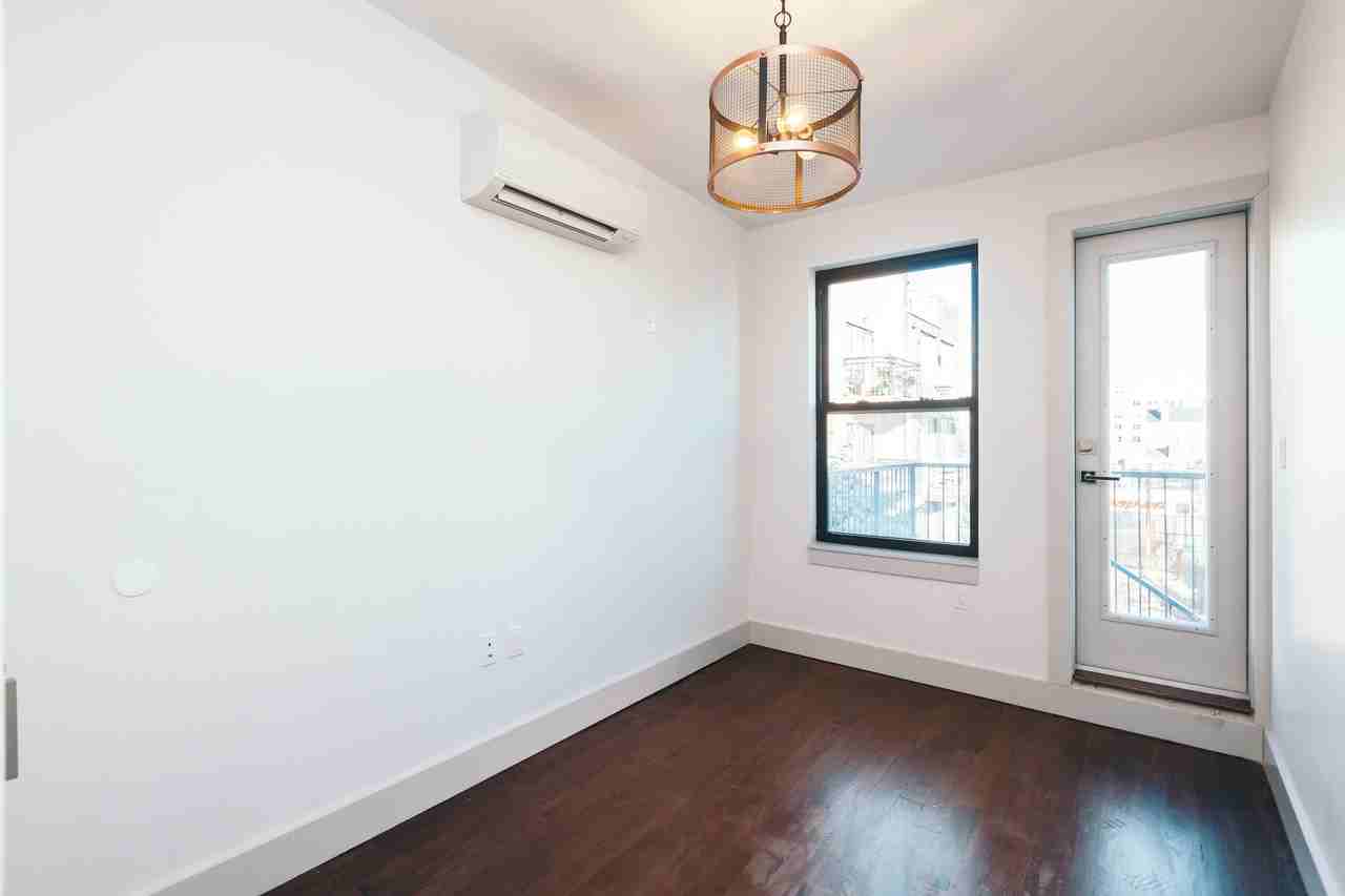 376 Graham Avenue #20XL