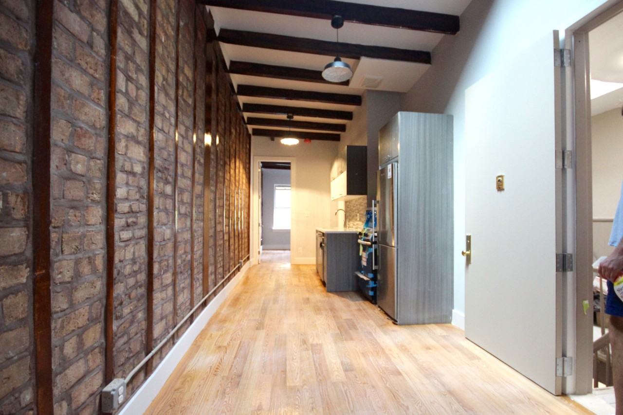 31 Montrose Avenue #15NB