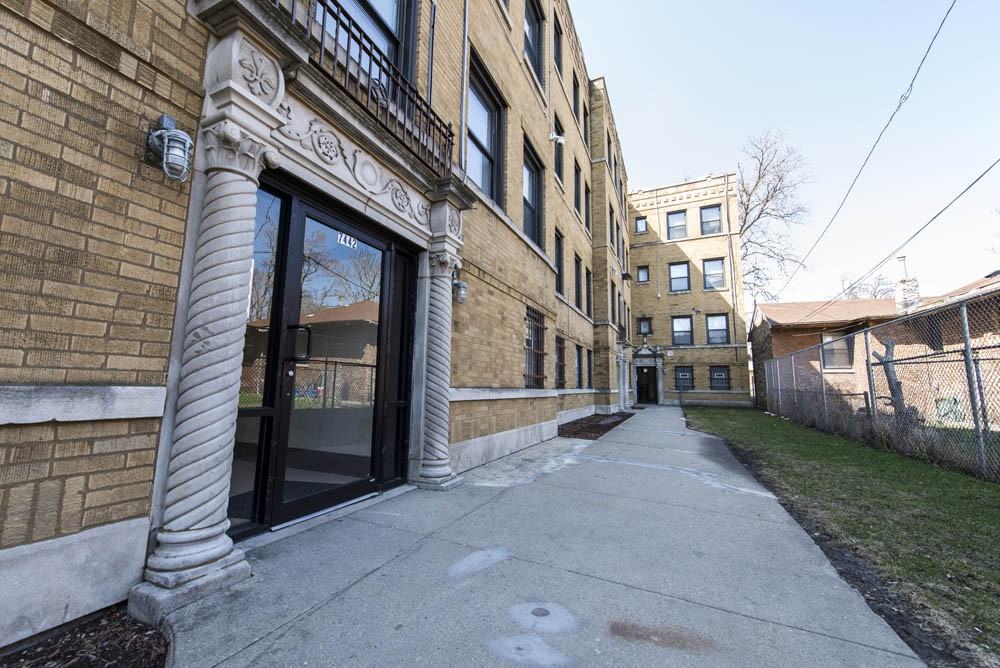 7440 S Phillips Ave - Photo 2 of 8