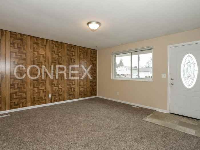 10243 Storm Dr - Photo 3 of 9