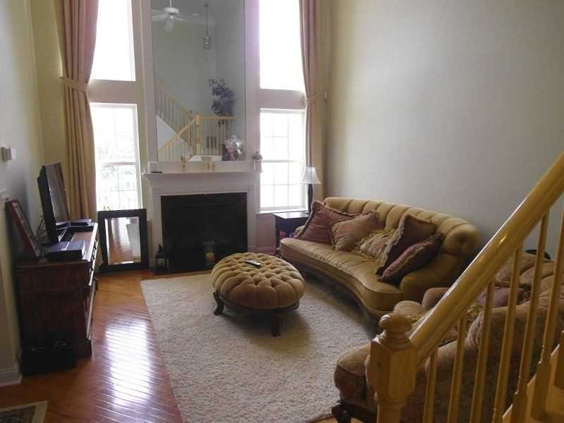 38 Constitution Way - Photo 2 of 7