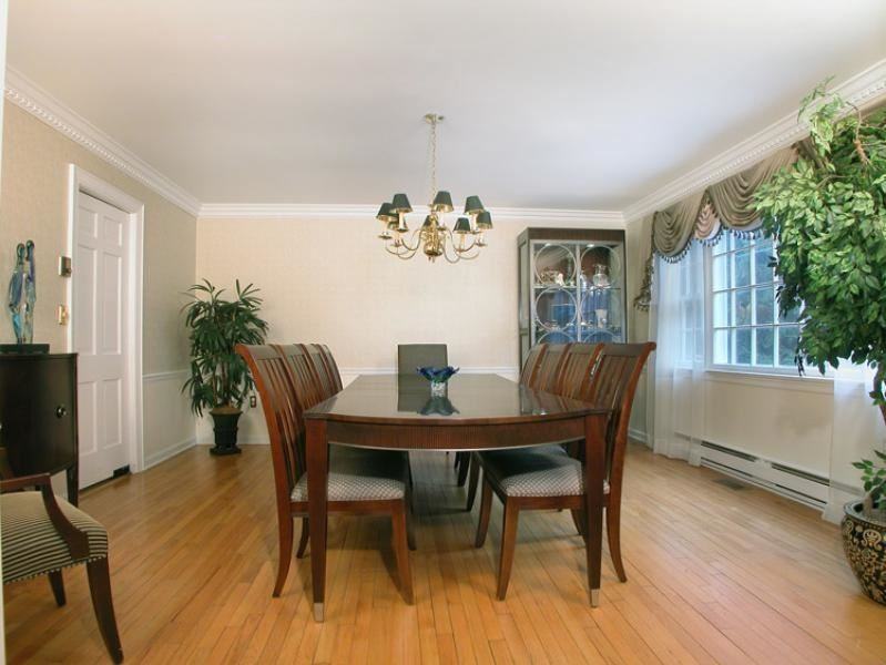 460 Claremont Rd - Photo 3 of 10