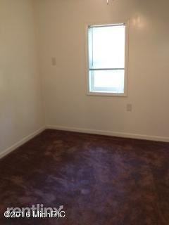 47202 N Sunset Cir - Photo 3 of 9