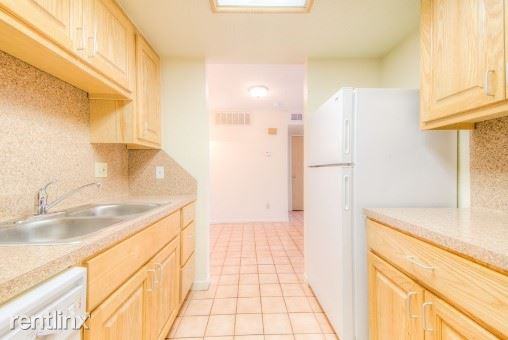 Conquistador East Apartments - Photo 3 of 11