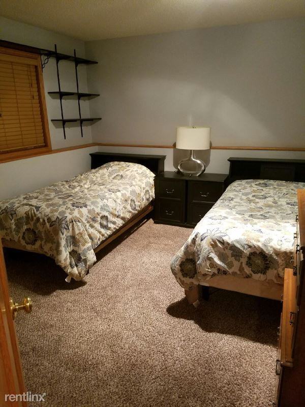 560 Hickory St S - Photo 2 of 4