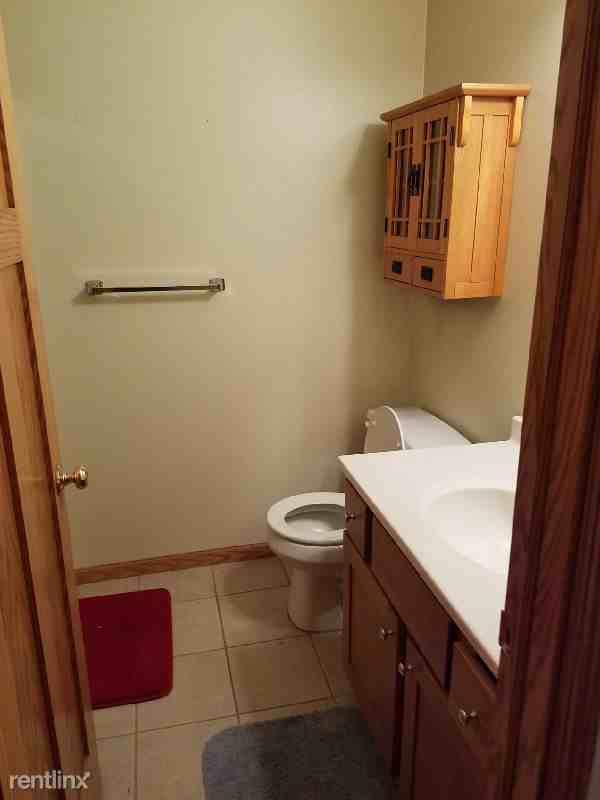 560 Hickory St S - Photo 3 of 4