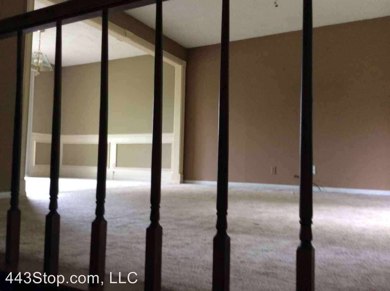 5440 N Autumn Dr - Photo 3 of 9