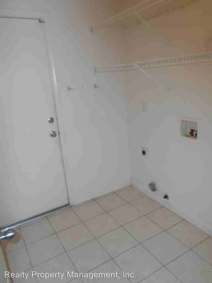 1613 N Carnegie Ave - Photo 2 of 8