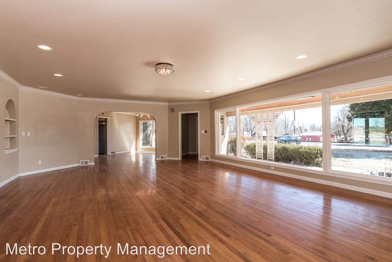 516 E Lowell Ave - Photo 3 of 19