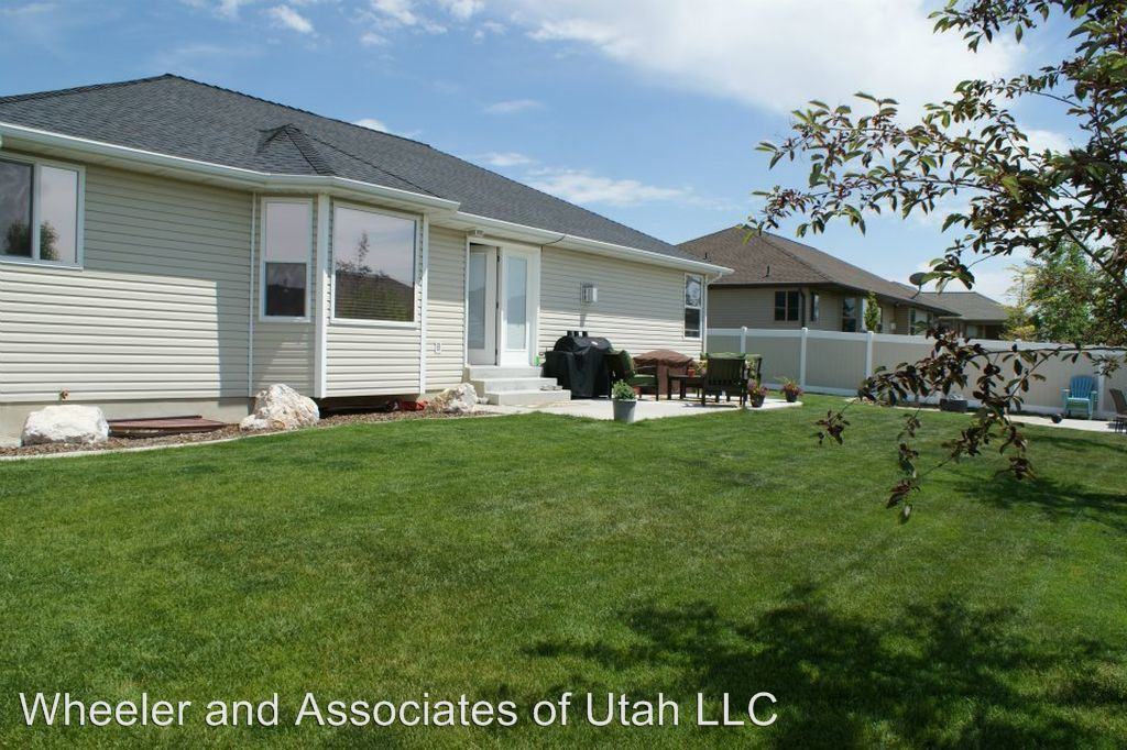 973 N 1385 W - Photo 2 of 7