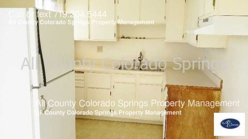 3545 Bridgewood Ln - Photo 2 of 9