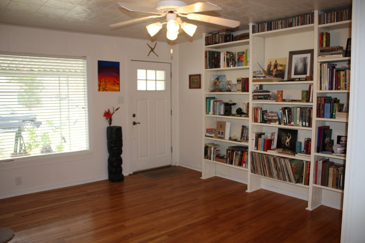 401 N Wildcat Dr - Photo 2 of 20