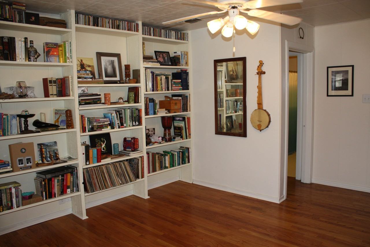 401 N Wildcat Dr - Photo 3 of 20