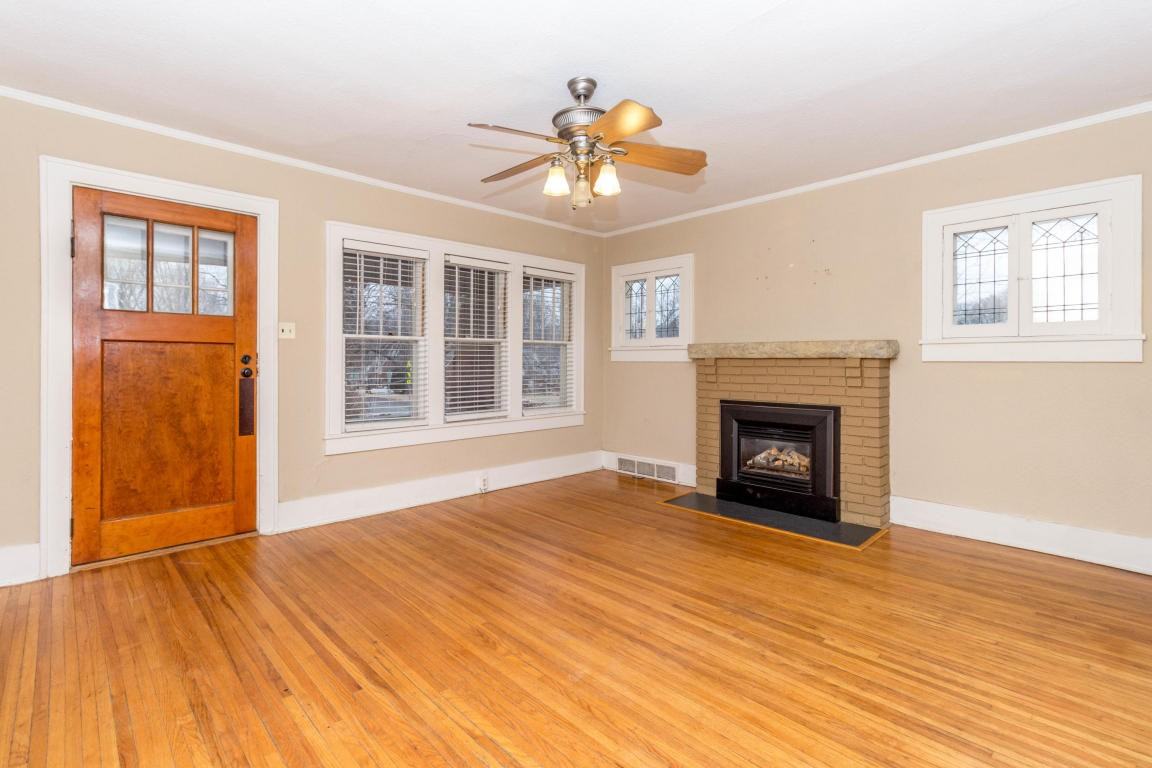 400 W Broadway - Photo 3 of 21