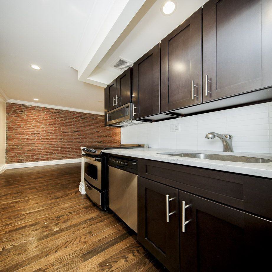 239  Elizabeth Street - Photo 2 of 9