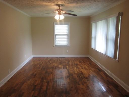 604 Odom Dr - Photo 2 of 9