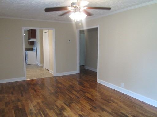 604 Odom Dr - Photo 3 of 9