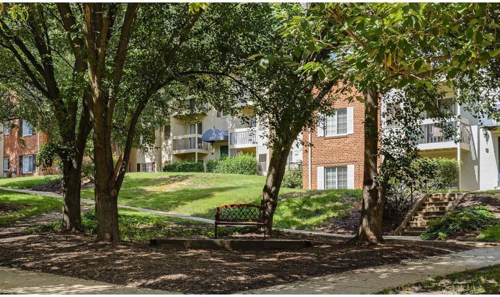 Foxchase Apartments - Photo 2 of 16