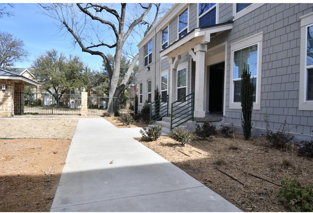 6304 Prospect Ave - Photo 3 of 20