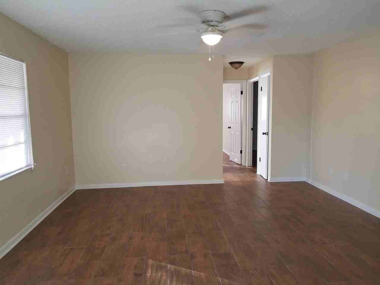 1522 Center St - Photo 2 of 11