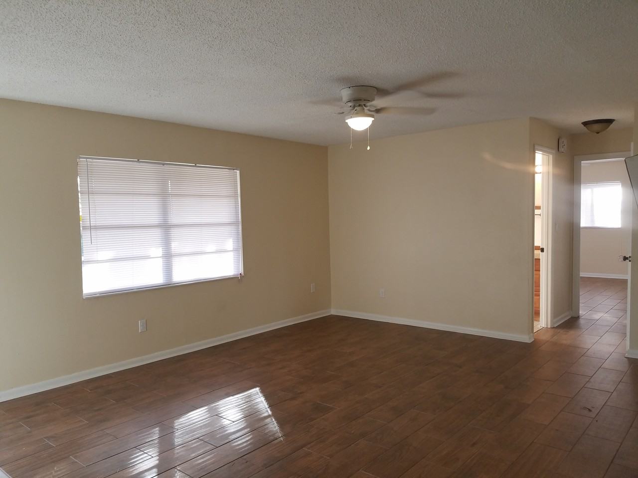 1522 Center St - Photo 3 of 11