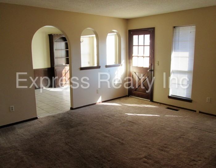 11908 Ashford Dr - Photo 3 of 15