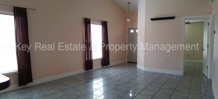 822 McLean Ct - Photo 2 of 9