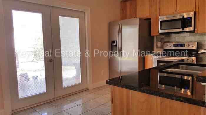 822 McLean Ct - Photo 3 of 9