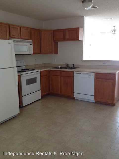 221 Palace Cir - Photo 3 of 9