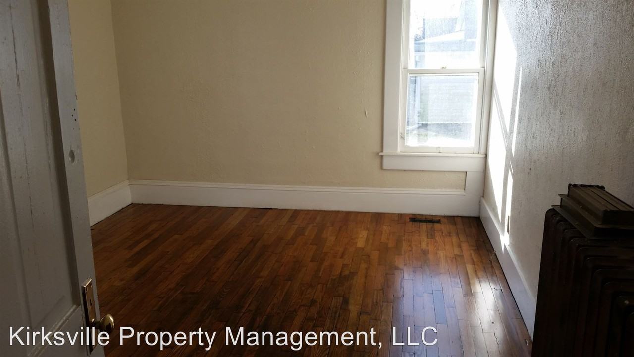 1212 N Franklin St - Photo 3 of 10