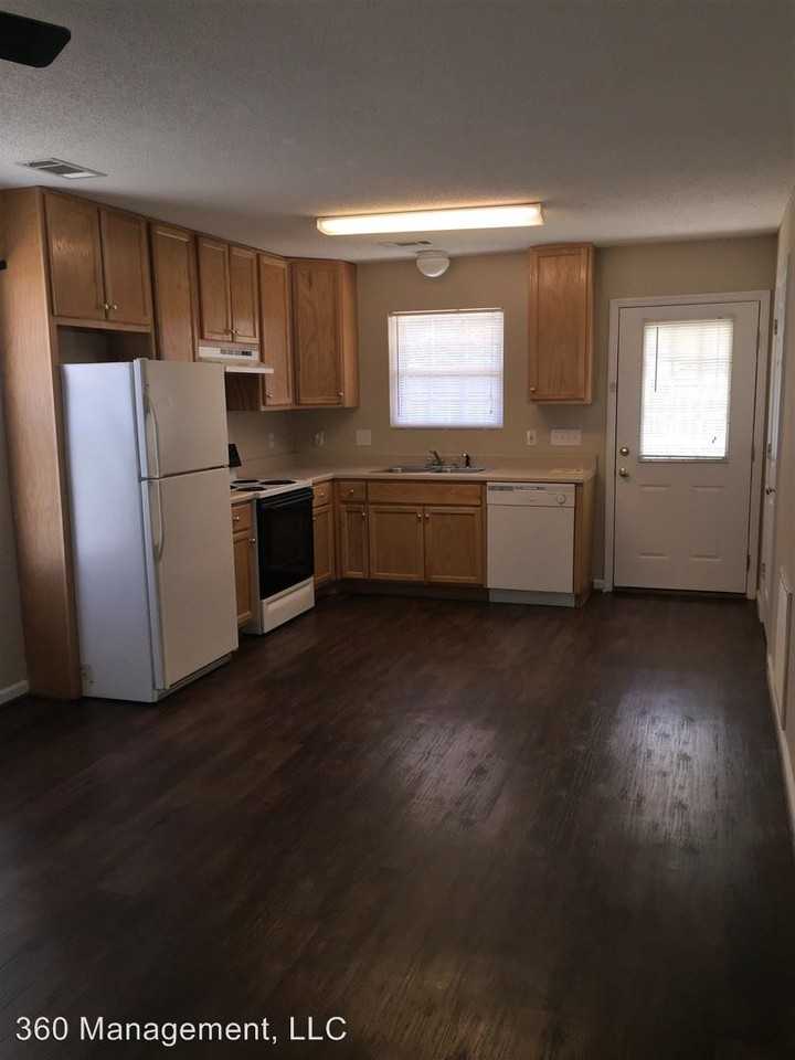 484-486 Taleeda Ct - Photo 2 of 7