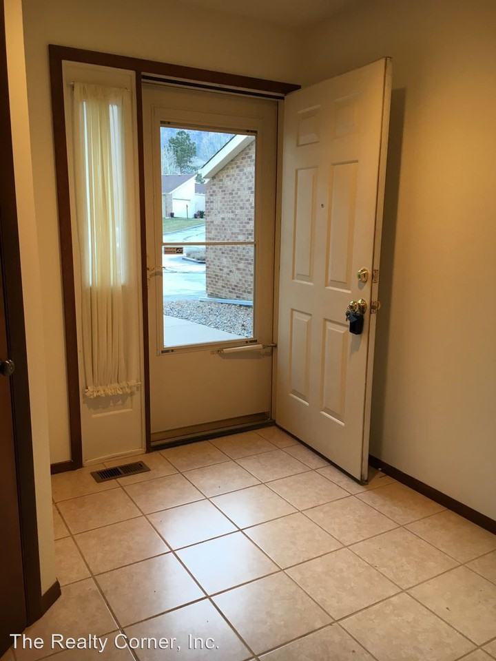 324 Blue Windsor Ln - Photo 2 of 33