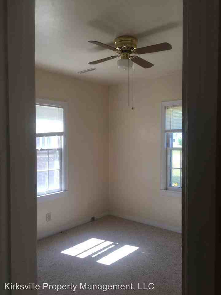 825 E Line St - Photo 2 of 5
