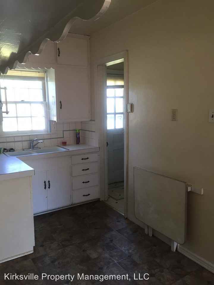 825 E Line St - Photo 3 of 5