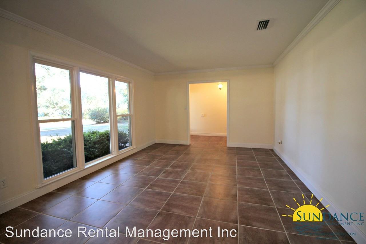 22 Country Club Rd - Photo 2 of 15