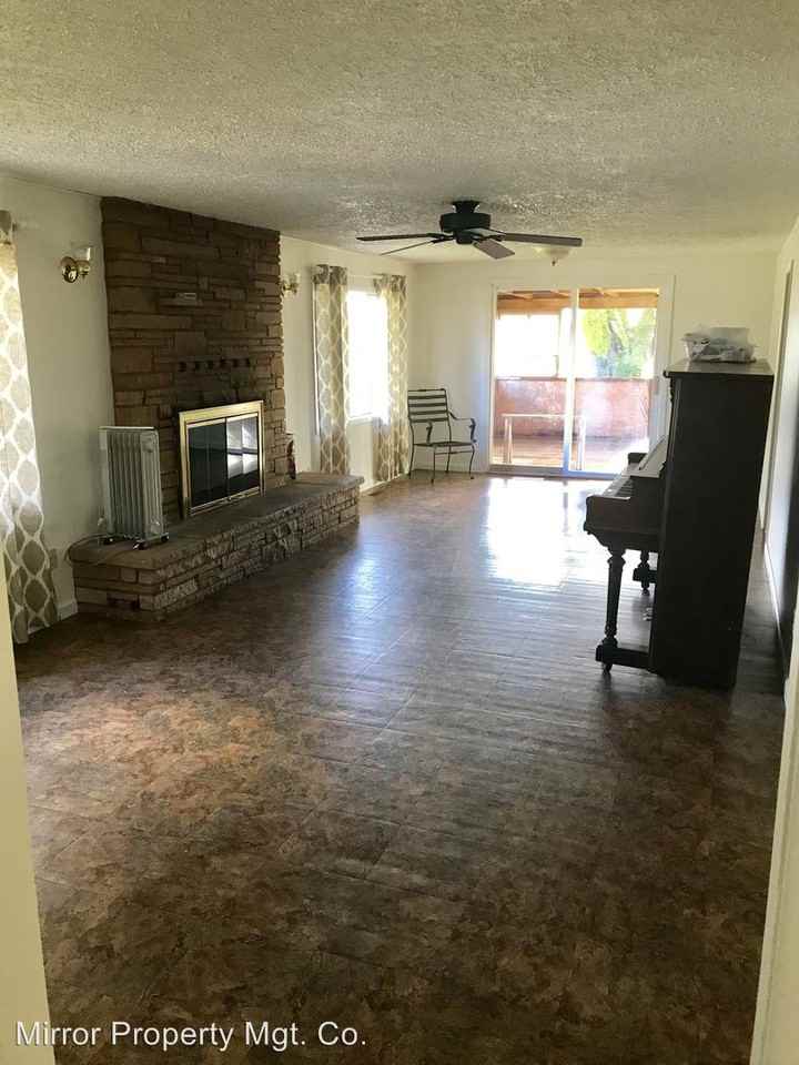 33777 Berg Rd - Photo 2 of 9