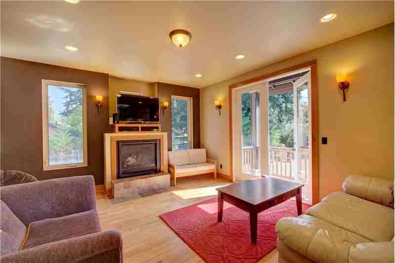 10516 20th Ave Ne - Photo 7 of 19